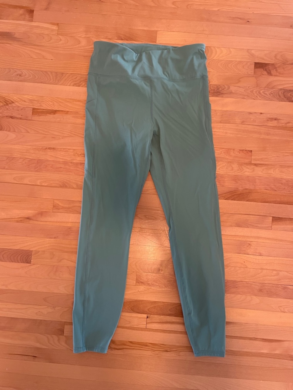 Vuori Stride Leggings in Basil Green Size Medium
